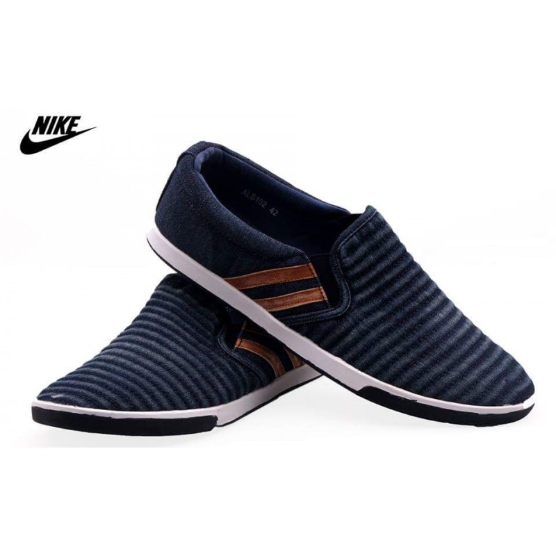 nike loafer shoes price